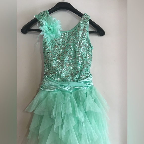 Flowing dance costume - Picture 5 of 5